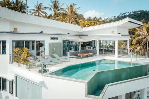 Villa mit 3 Schlafzimmern und Meerblick, Infinity-Pool und Dachterrasse